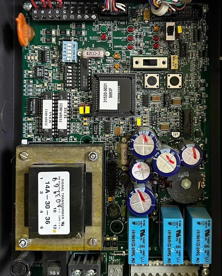 Used STI 70027-1000 / 700271000 LIGHT CURTAIN CONTROLLER LCC-FB-AC1-U / LCCFBAC1U