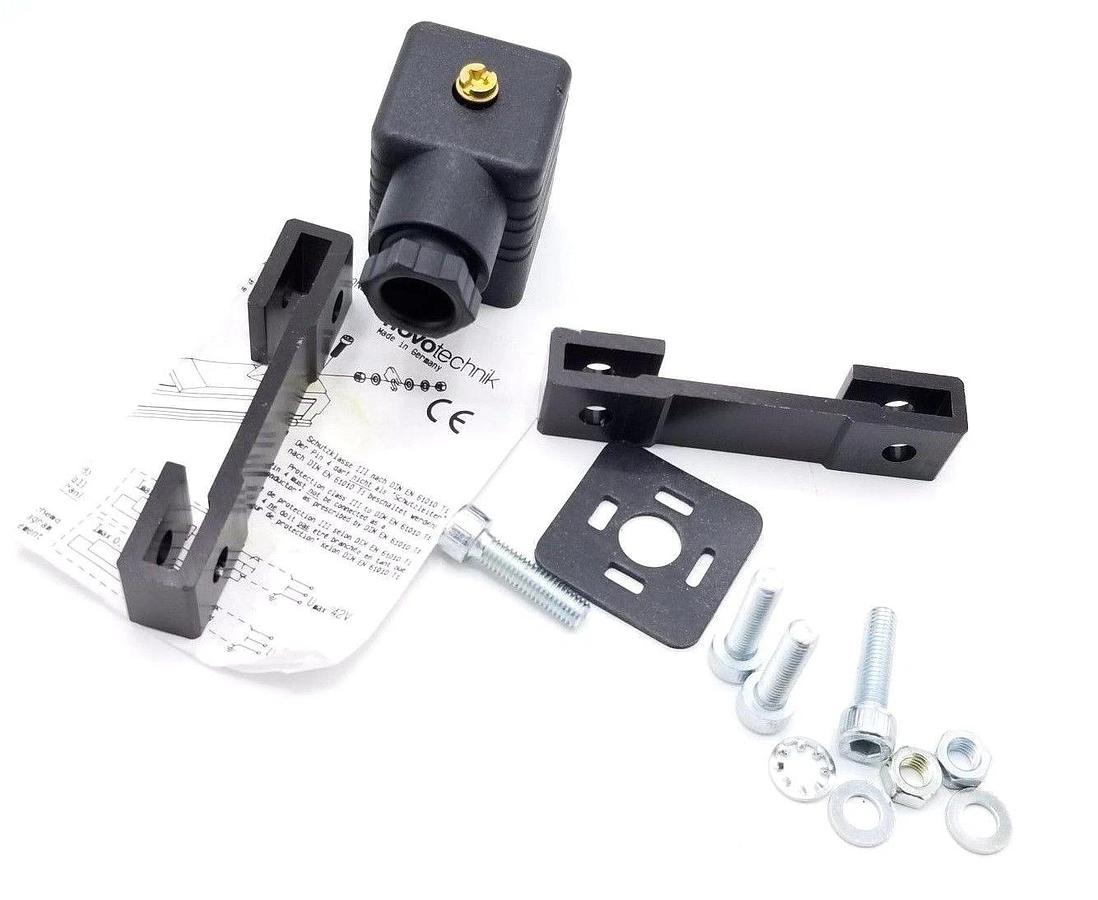 NEW NOVOTECHNIK 0560 CONNECTOR AND HARDWARE