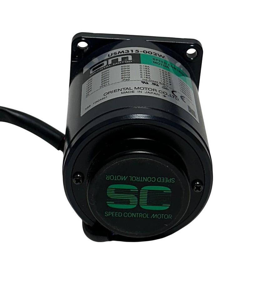 Used ORIENTAL MOTOR USM315-002W / USM315002W AC SPEED CONTROL MOTOR 200/230V 15W NSNP