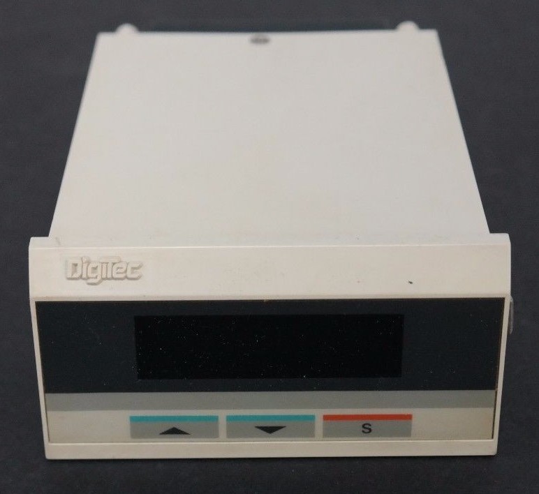 NIB DIGITEC 2820A-23C PANEL METER CONTROLLER 2820A23C