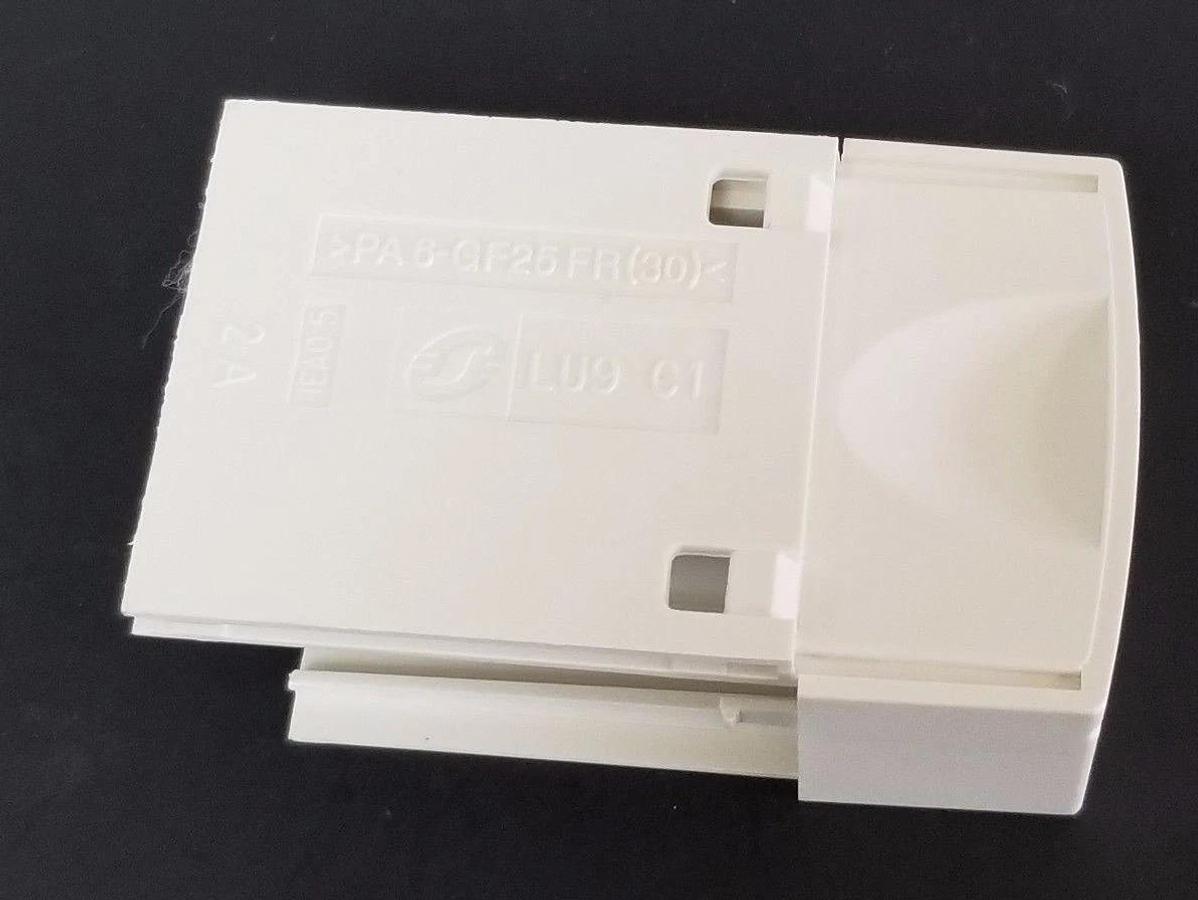 NEW SCHNEIDER ELECTRIC LU9C1 BLANKING COVER-MODULE SLOT LU9-C1