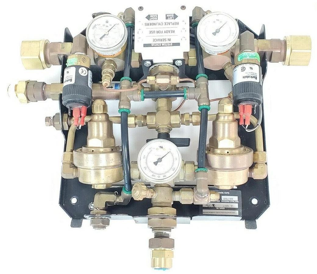 Used VICTOR MEDICAL PRODUCTS VM1100 NITROGEN OXIDE / CARBON DIOXIDE GAS MANIFOLD