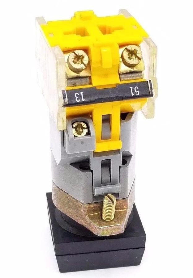 Used EAO 704.901.5/A SWITCHING ELEMENT W/ 704-950-0 LAMP BLOCK & BUTTON YELLOW
