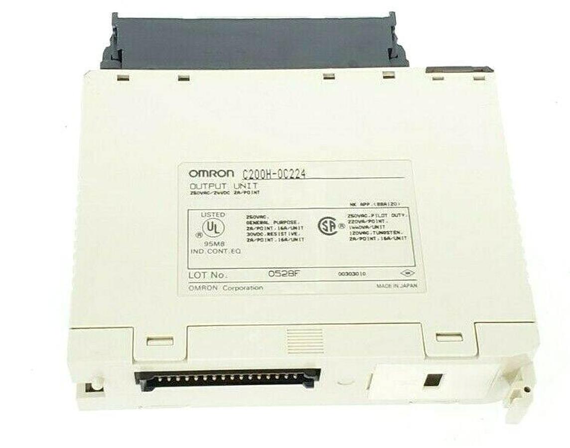 Used OMRON C200H-0C224 OUTPUT UNIT C200H-OC224 250VAC/24VDC, 2A/POINT