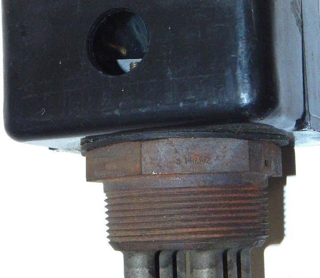 Used NEW VULCAN R90 IMMERSION HEATER ELEMENT, 3 PHASE, 6 Kw, 480 V, WITH SCEPTER BOX