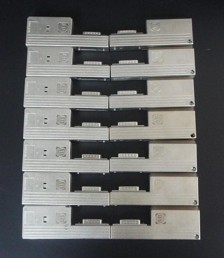 Used LOT OF 14 ALLEN BRADLEY 2090-K6CK-D26M LOW PROFILE CONNECTORS 2090K6CKD26M
