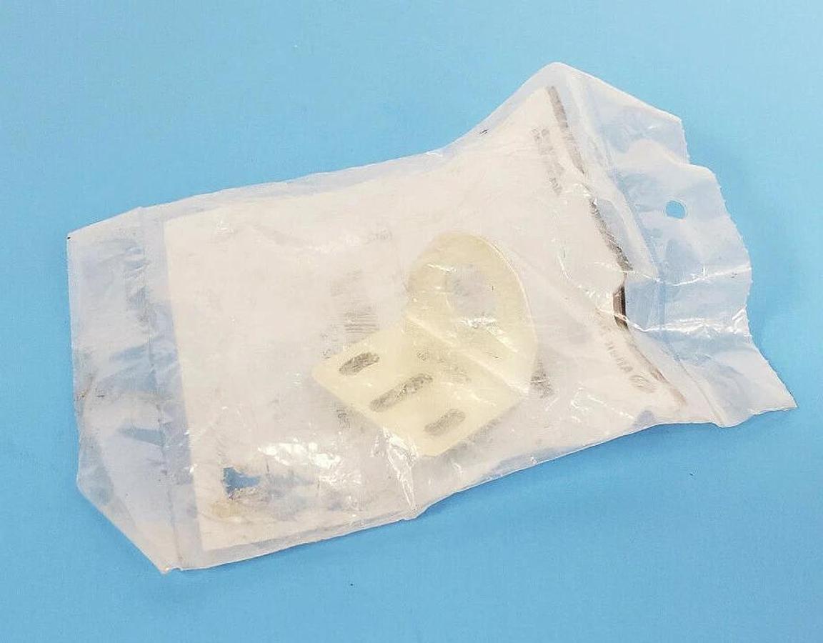 Used NEW ALLEN-BRADLEY 60-2657 SER. A PHOTOELECTRIC RIGHT ANGLE MOUNTING BRACKET