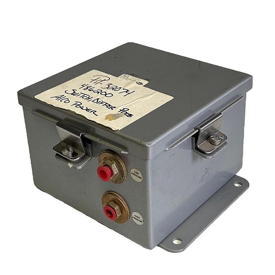 Used NEW DWYER 1820-0 / 18200 LOW DIFFERENTIAL PRESSURE SWITCH W/ ENCLOSURE MIL1820-0