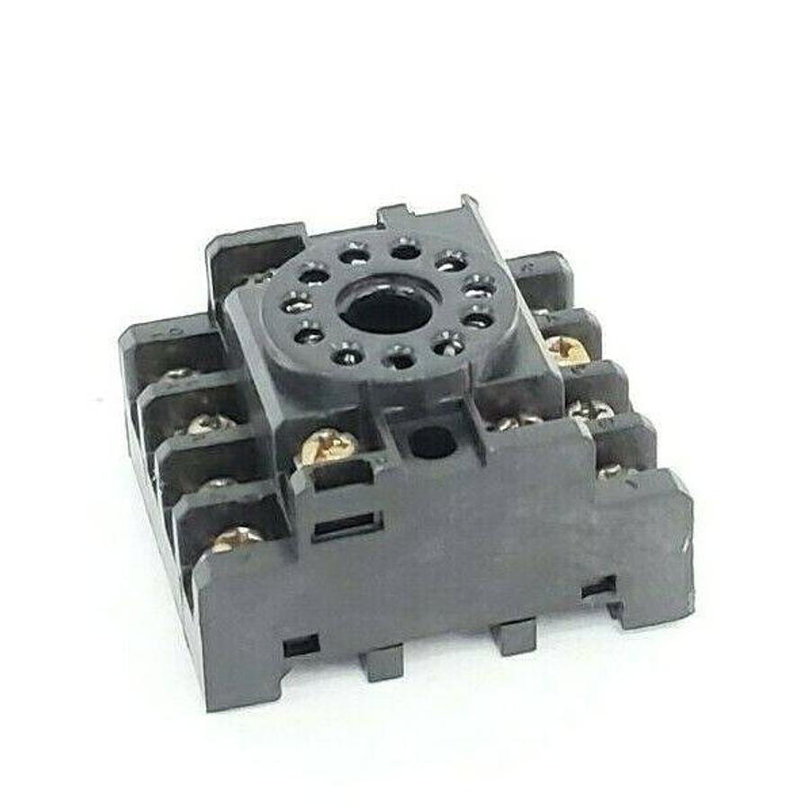 Used YOUNG ELECTRONICS DS-11-A RELAY SOCKET 10AMP 300V 11PIN OCTAL DS11A