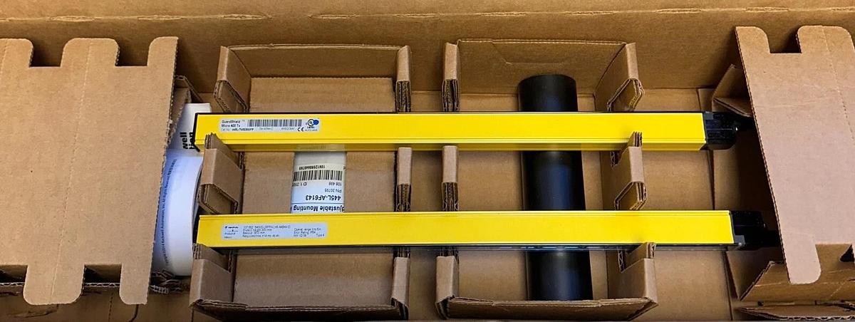 ALLEN BRADLEY 445L-P4E0300FP /A GuardShield Micro 400 LIGHT CURTAIN PAIR NSMP