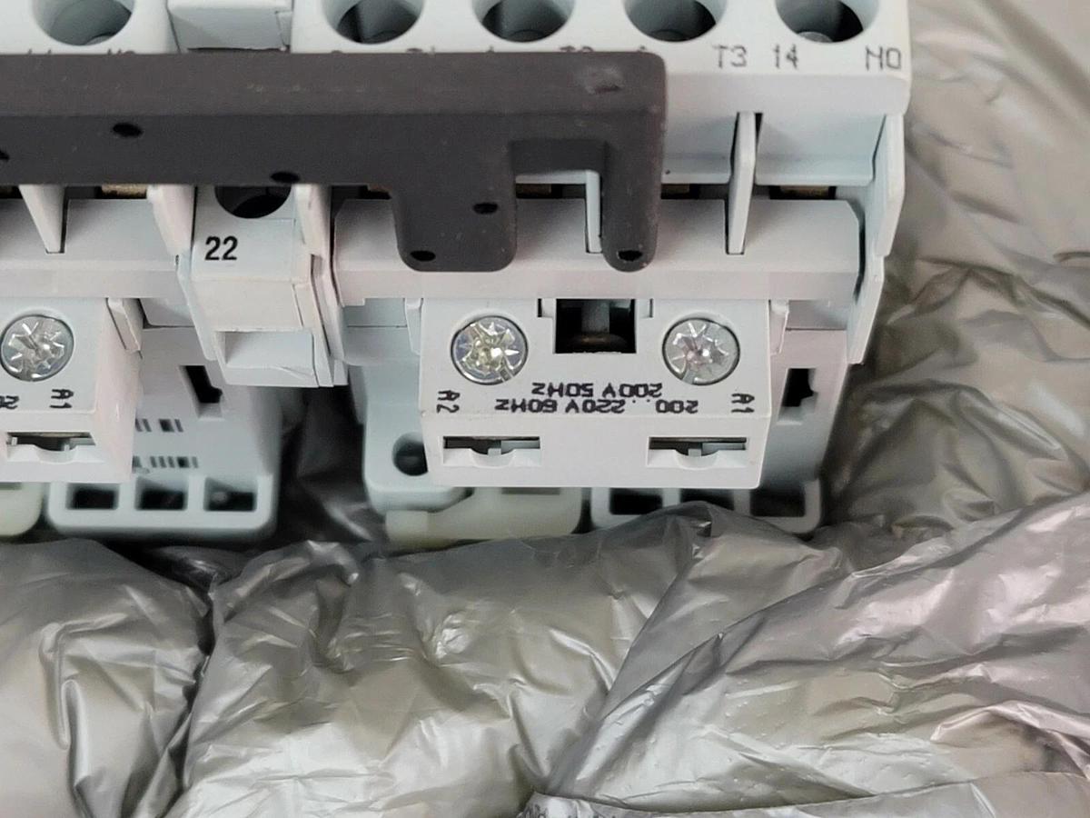 NEW ALLEN BRADLEY 104-C12KG22 SER. B REVERSING CONTACTOR 104C12KG22