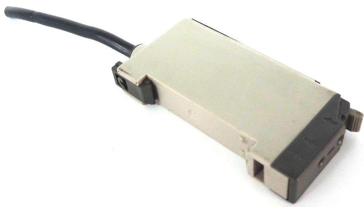 Used OMRON E3X-NH51 PHOTOELECTRIC SENSOR E3XNH51 *NO CONNECTOR*
