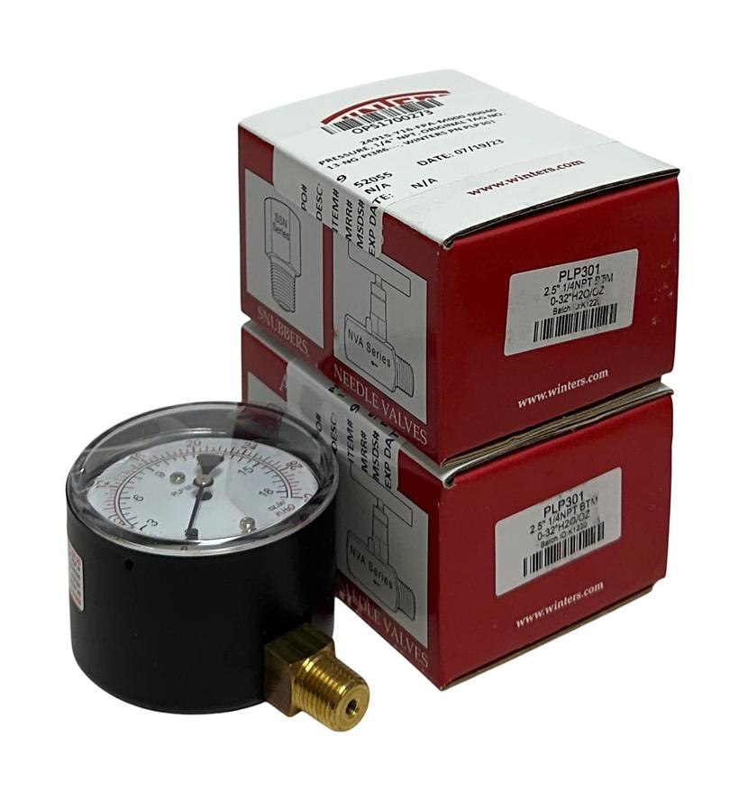 Used 2 WINTERS PLP301 OEM PRESSURE GAUGES 2.5'' FACE 1/4'' NPT BTM 0-32 H2O/OZ NSMP