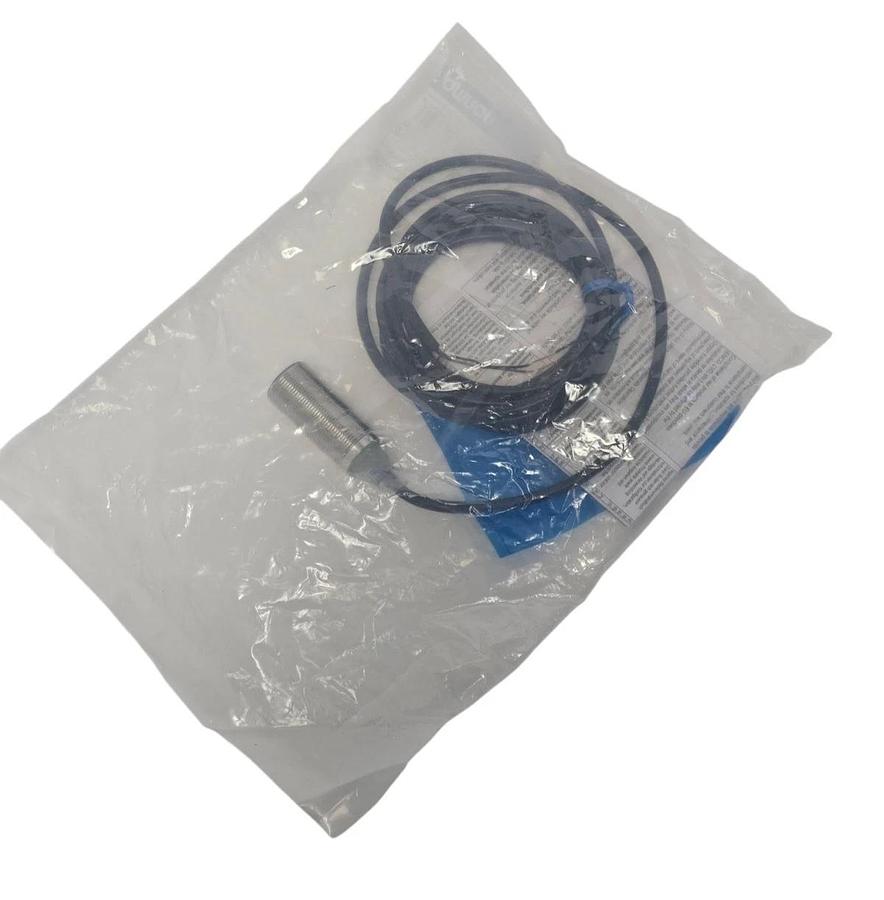 Used NEW OMRON E2B-M18KS08-WP-C1 PROXIMITY SENSOR 2M 10 TO 30 VDC E2BM18KS08WPC1