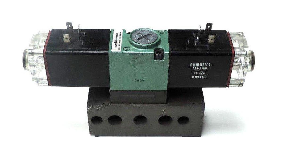 Used NUMATICS 11DSA500E000061 VALVE W/ 225-239B 24VDC 6WATTS COIL