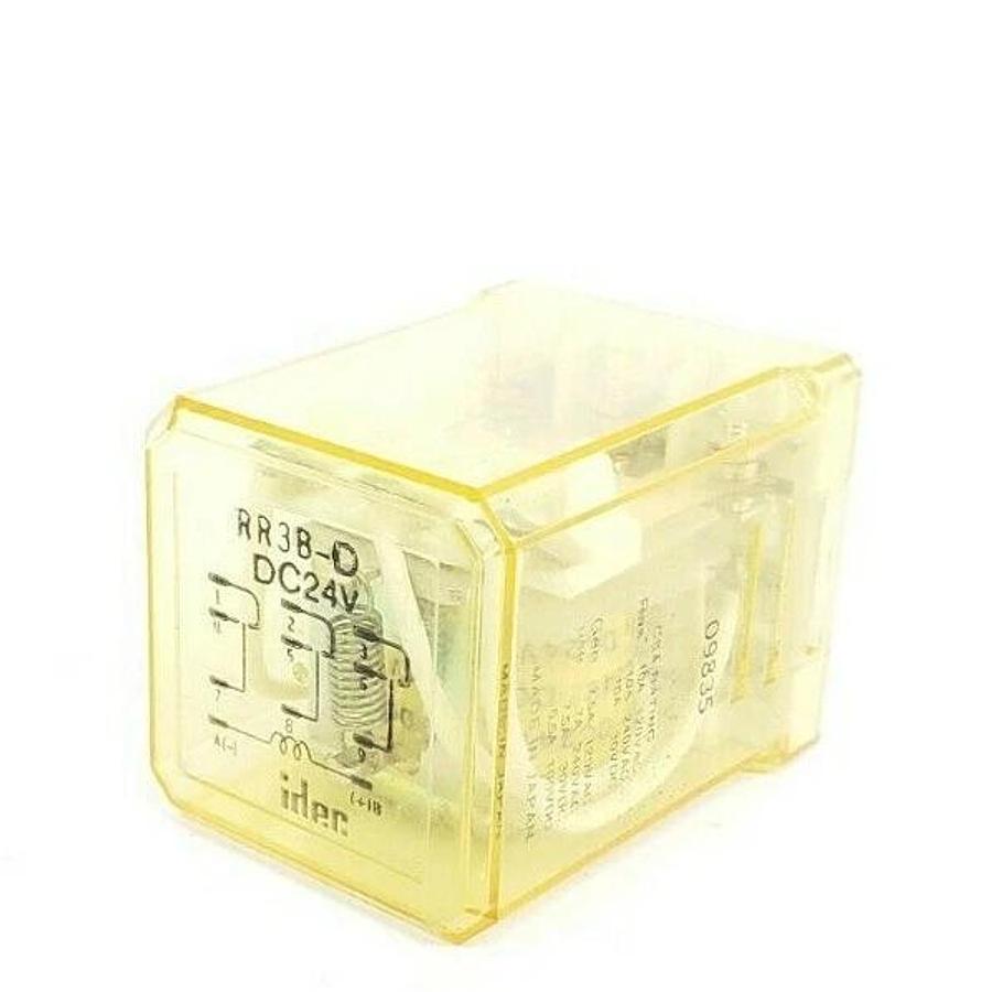 Used IDEC RR3B-D-DC24V RELAY PLUG-IN 3PDT 10A 24VDC, RR3BDDC24V