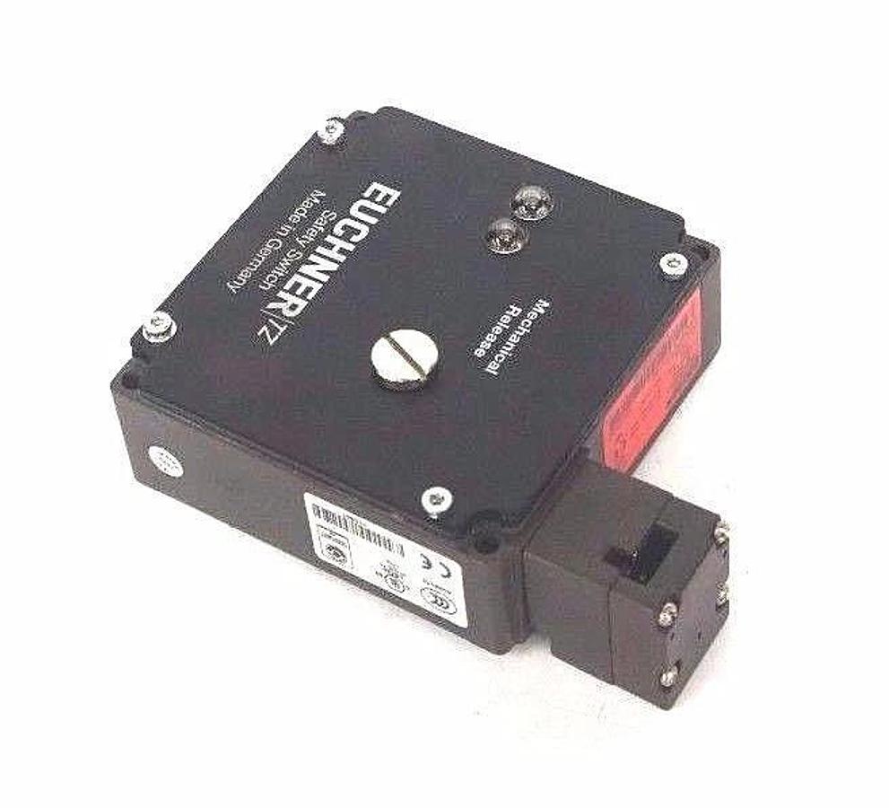 NEW EUCHNER TZ2RE024MVAB SAFTEY SWITCH AC/DC 24V, ID. NR. : 088071