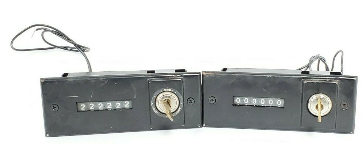 Used (2) REDINGTON P32-1026 115VAC 7.8VA ELECTRONIC COUNTERS PANEL MOUNT 6 FIGURE