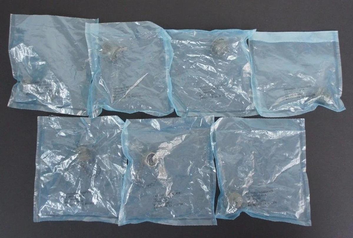 Used LOT OF 7 NIB AMPHENOL 97-60-14P PLUG PROTECTION CAPS 10-825917-014