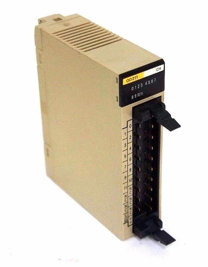 Used OMRON C200H-OD211 OUTPUT UNIT 24VDC 0.3A/POINT .2A UNIT C200H-0D211 - LOT OF 8