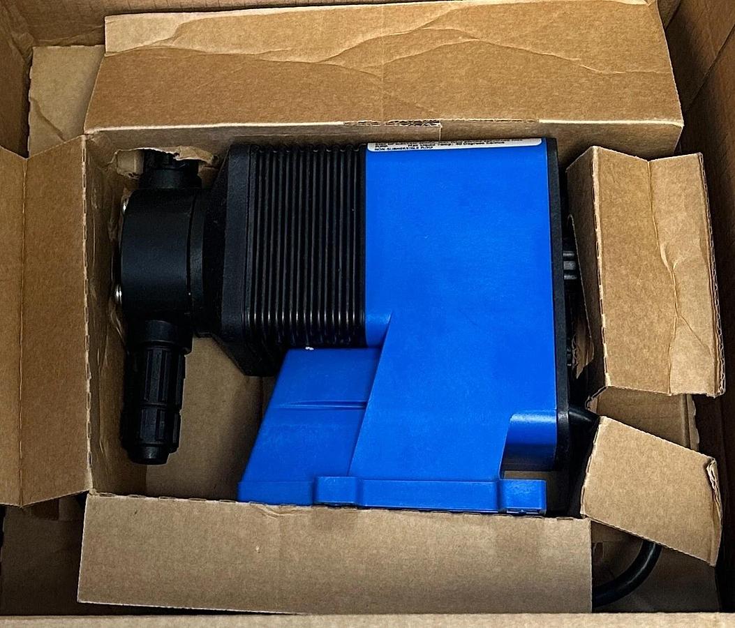 PULSAFEEDER LB04SA-PTC1-G19 / LB04SAPTC1G19 CHEMICAL METERING PUMP 115V NSMP