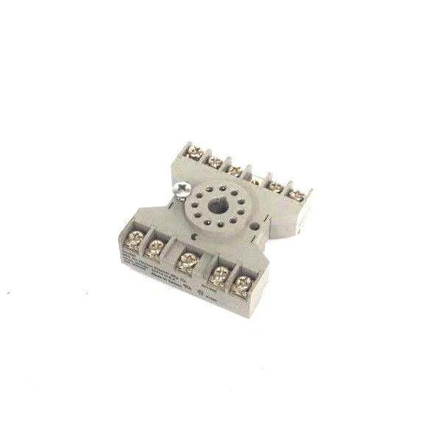 Used LOT OF 2 DAYTON 6X156E SOCKETS 10A, 300VAC