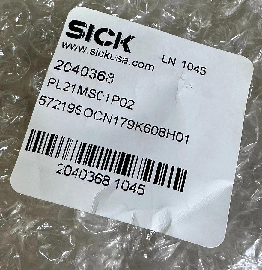 NEW SICK PL21MS01P02 / 2040368 REFLECTOR MOUNT
