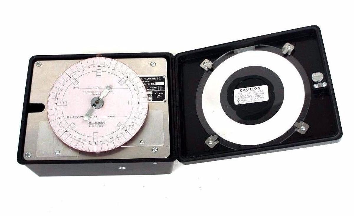 Used NEW SERVICE RECORDERS INC. MODEL M CHART RECORDER 110V 60 CYCLE