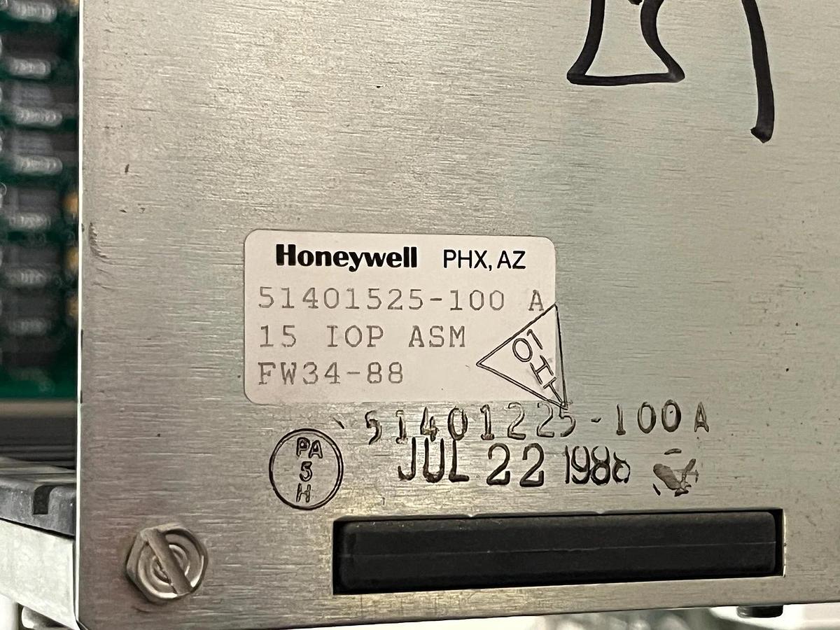 Used Honeywell 51401525-100 Rev A 15-Slot Chassis w/ (2) 51304485-100 Digital Modules