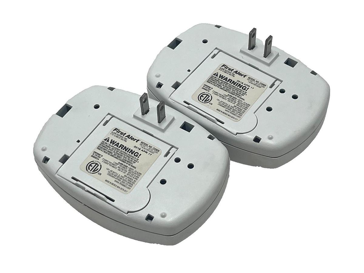 Used (2) First Alert CO605B Carbon Monoxide Alarm CO Detectors 9V Battery Powered