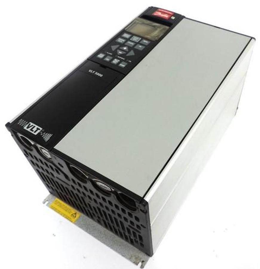 Used DANFOSS VLT 5004 DRIVE 2.2KW/3HP 9.5A, VLT5004PT2CN1STR0DLF20A00 5000 SERIES