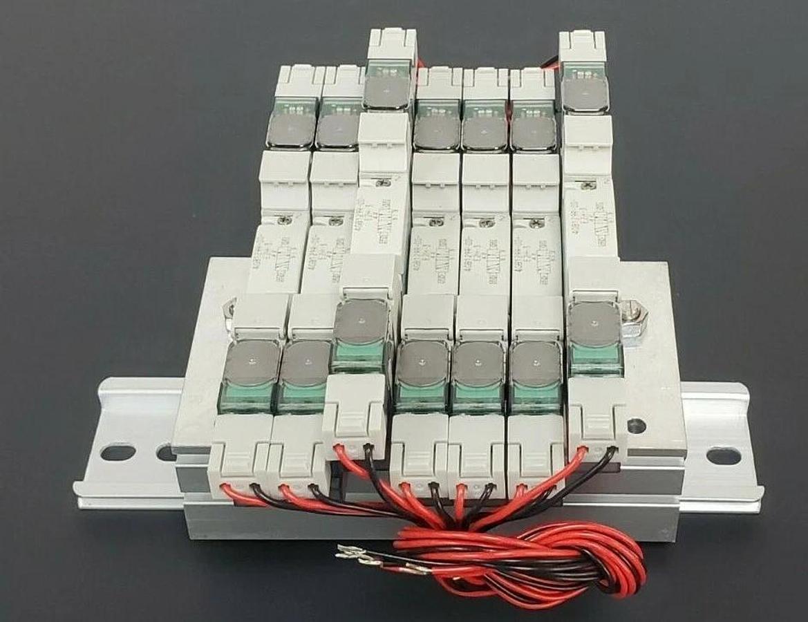 Used NIB CKD M4GB120R-C6-E2HZ1D-7-3 DISCRETE VALVE MANIFOLD ASSEMBLY M4GB120RC6E2HZ1D
