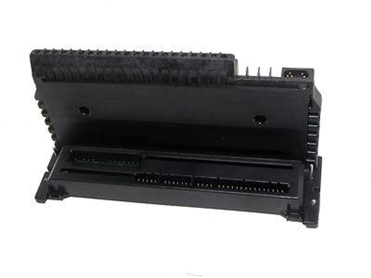 Used GE FANUC IC660TBD024M TERM. MODULE 12/24VDC SCR 32 CKT