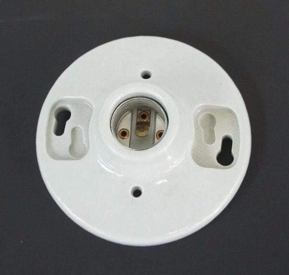 LOT OF 4 NEW LEVITON 660W, 250V PORCELAIN LAMP HOLDERS