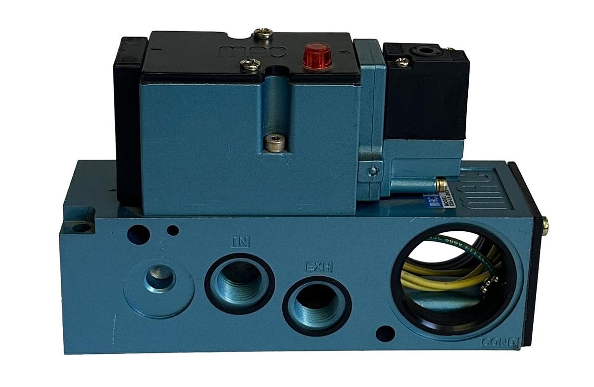 Used NEW MAC 82A-AC-000-TM-DDAP-1DA / 82A-0A-BKA SOLENOID VALVE AND BASE TM-DDAJ-1DA