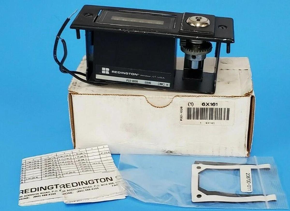 Used REDINGTON P32-1026 115VAC 8W ELECTRONIC COUNTER PANEL MOUNT 6 FIGURE