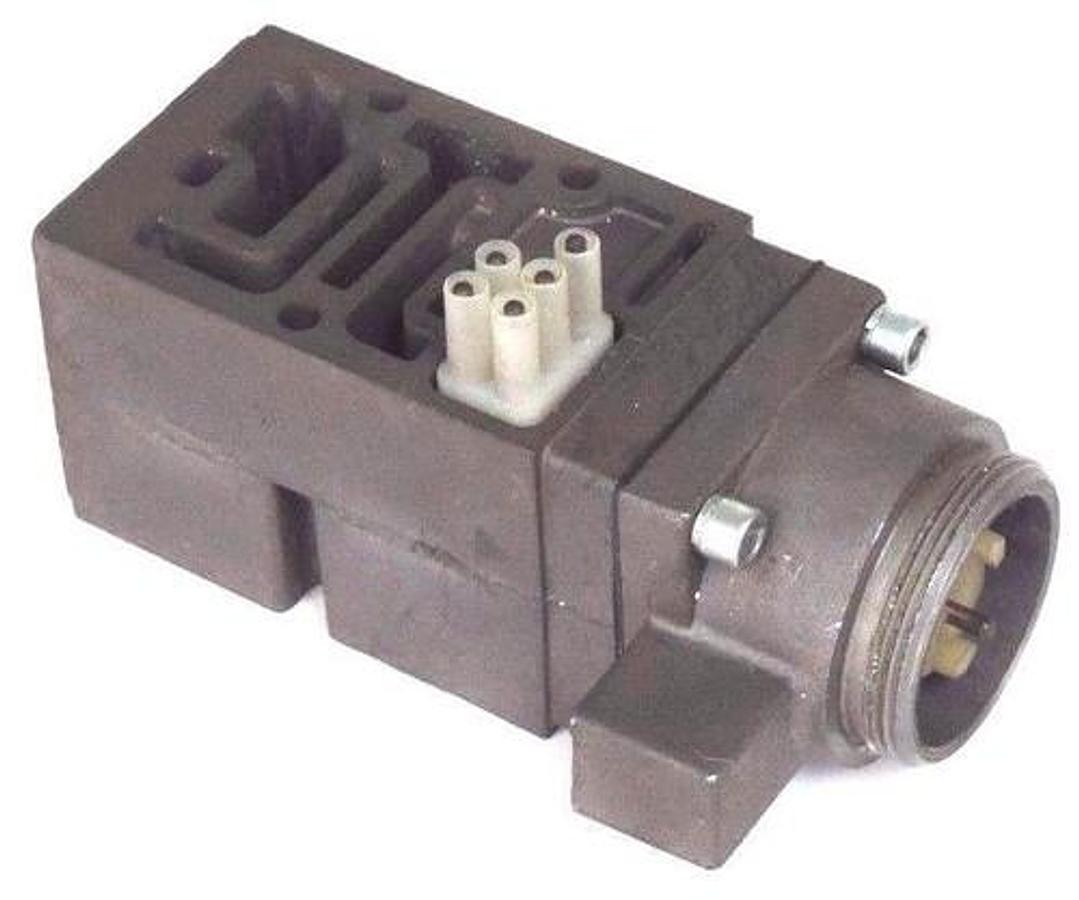 Used LOT OF 2 NUMATICS 152RS100J PRESSURE REGULATOR VALVES