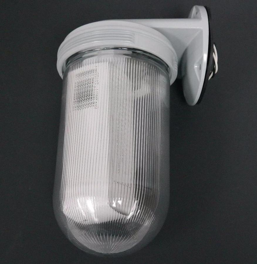 Used NIB RAB LIGHTING VXBR200S/F22 VAPORPROOF LIGHT FIXTURE 22W 120V WL BR 4" BX 1/2"