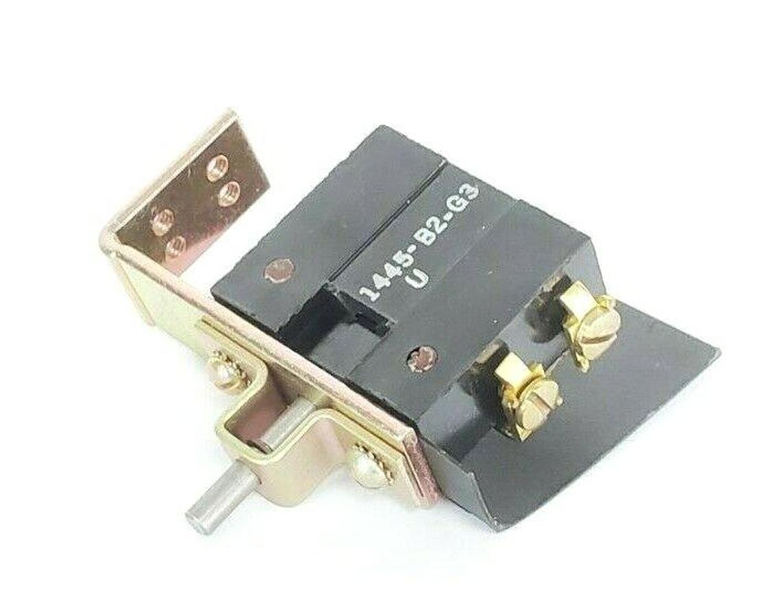 Used SQUARE D 1445-B2-G3 LIMIT SWITCH 1445B2G3