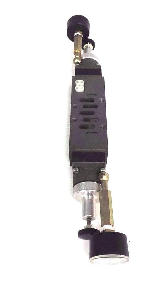 Used NUMATICS I24RQ115JP00000 REGULATOR VALVE I23RQ100JP00000 W/ 214-103 GAUGES