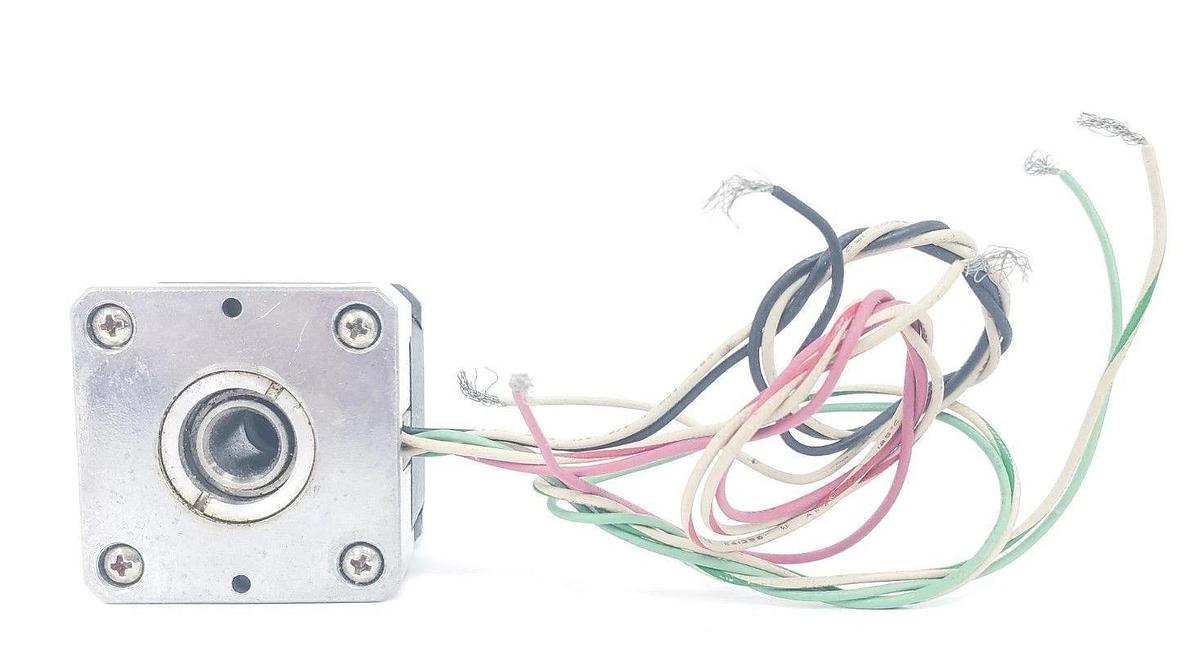Used EAD 0441 STEPPING MOTOR 24V. 0.2A, 139AV 1/4-32 1ST