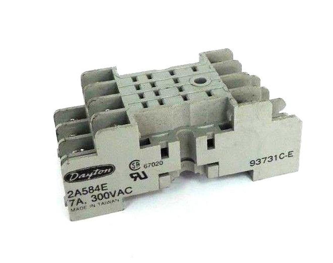 Used LOT OF 4 DAYTON 2A584E SOCKET RELAYS 7A 300VAC