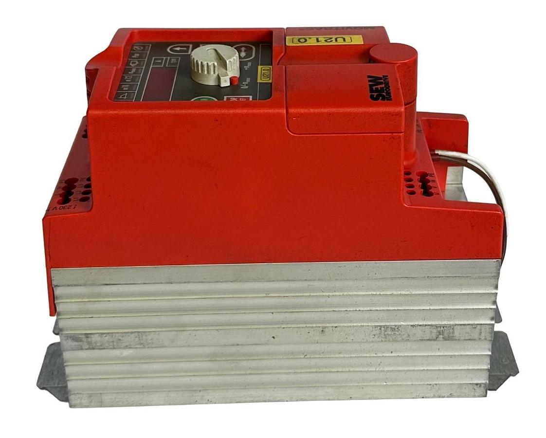 Used SEW EURODRIVE MC07A004-2B1-4-00 / 8269513 MOVITRAC AC INVERTER 200/240V 6.1A IN