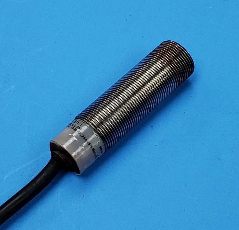Used EATON CUTLER-HAMMER E57LAL18T111 TUBULAR INDUCTIVE PROXIMITY SENSOR, SER. G1