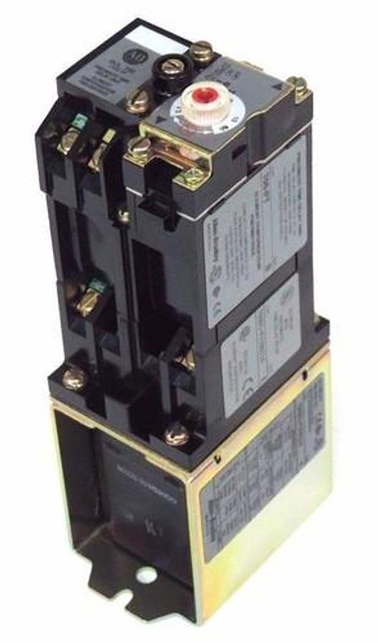 Used NIB ALLEN BRADLEY 700DC-PT200Z24 TIME DELAY RELAY SER B 700DCPT200Z24
