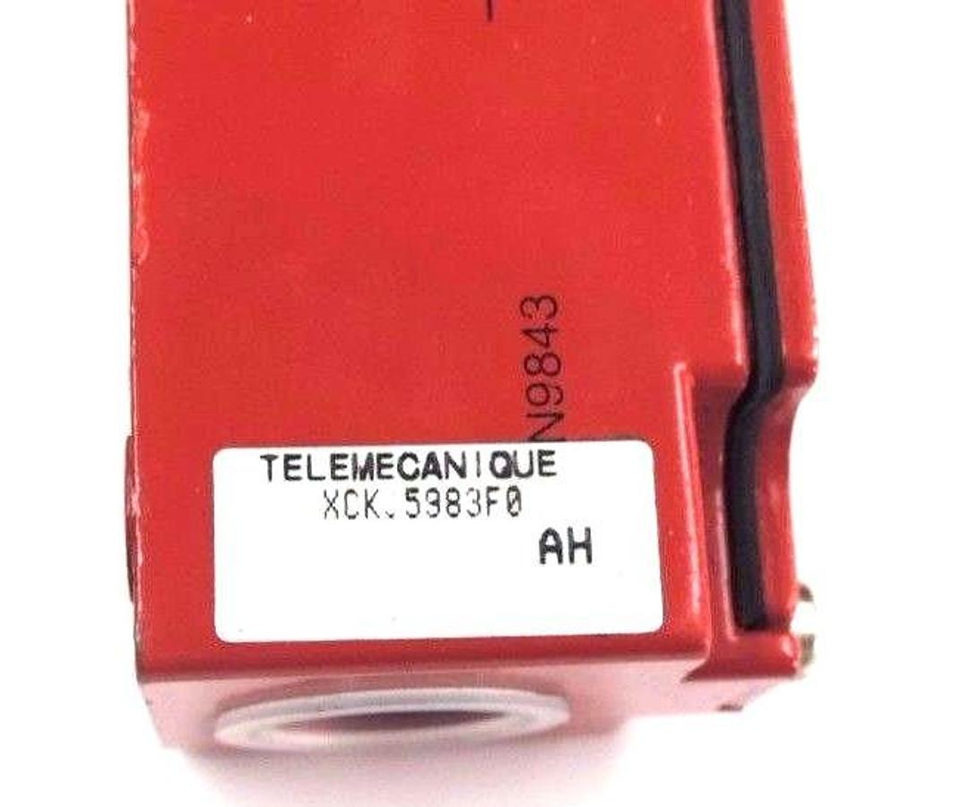 Used TELEMECANIQUE XCK-J5983F0 SAFETY INTERLOCK SWITCH W/ XCK-Y091 KEY, 110V COIL