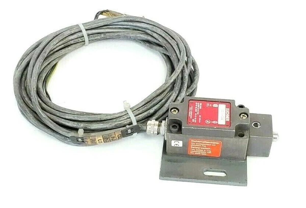 Used EUCHNER NZ1WO-511 SAFETY INTERLOCK LIMIT SWITCH NZ1W0511 NZ1WO511