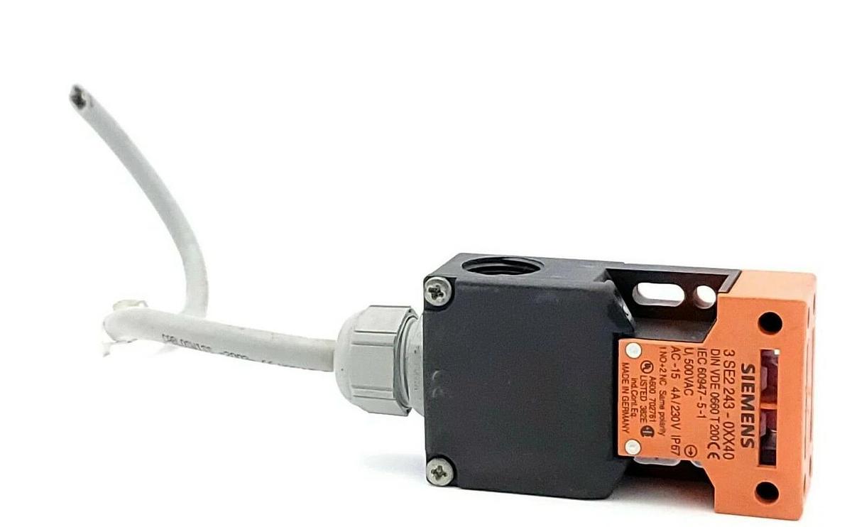 Used SIEMENS 3SE22430XX40 SAFETY INTERLOCK SWITCH 3SE2243-0XX40 4AMP 230VAC
