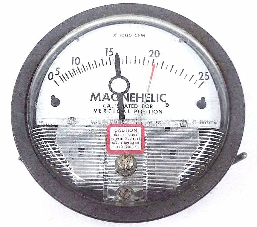 Used DWYER 12-166979-00 MAGNEHELIC PRESSURE GAUGE 12-166979-02 MAG 1-3