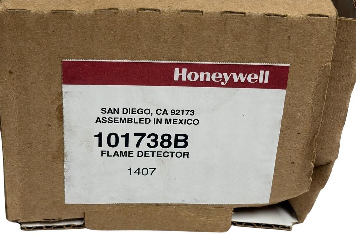 Used Honeywell 101738B Flame Detector Rod Sensor Igniter Assembly New Surplus